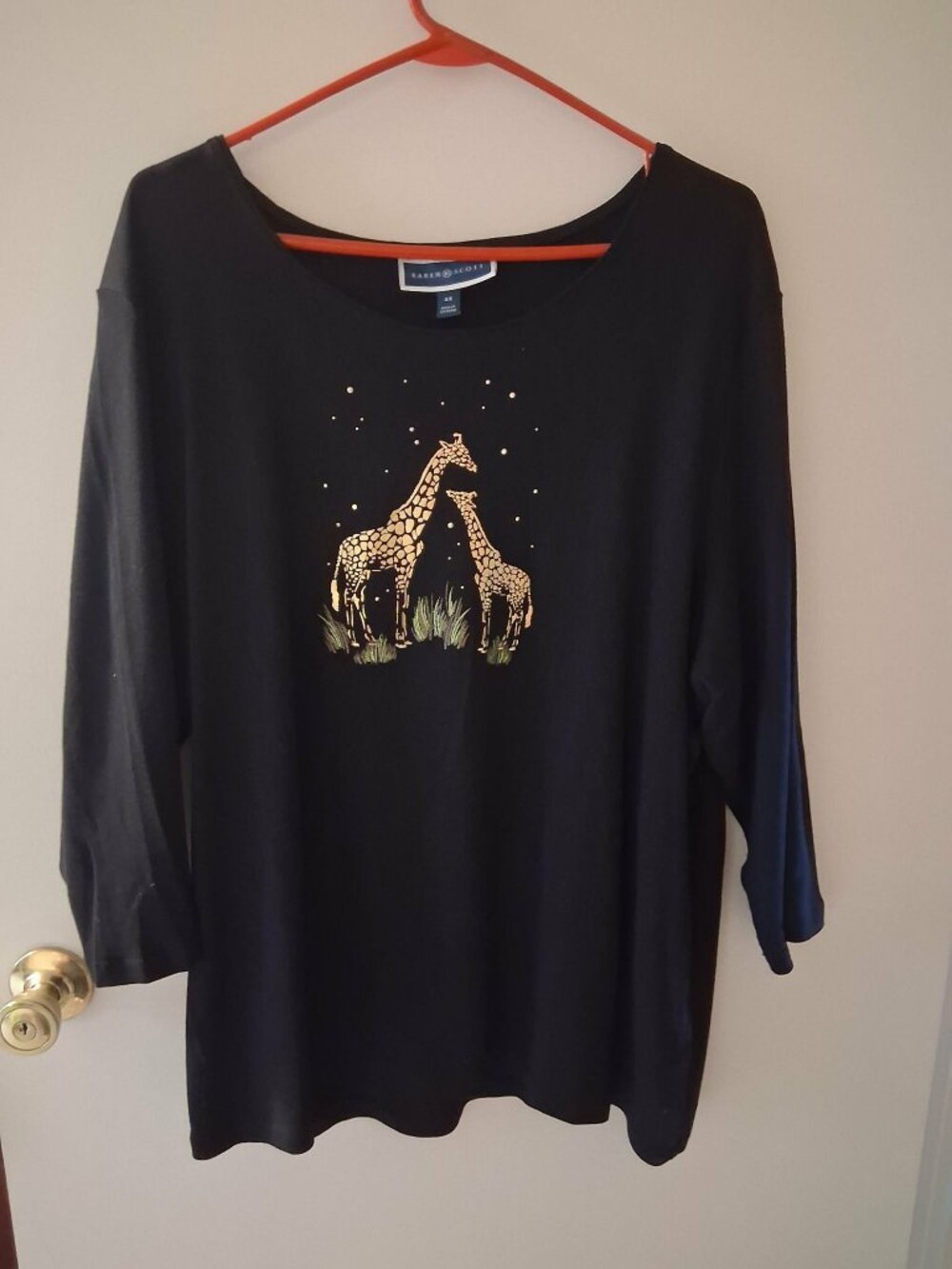 Woman's Karen Scott NEW top with gold tone Giraffes 3X